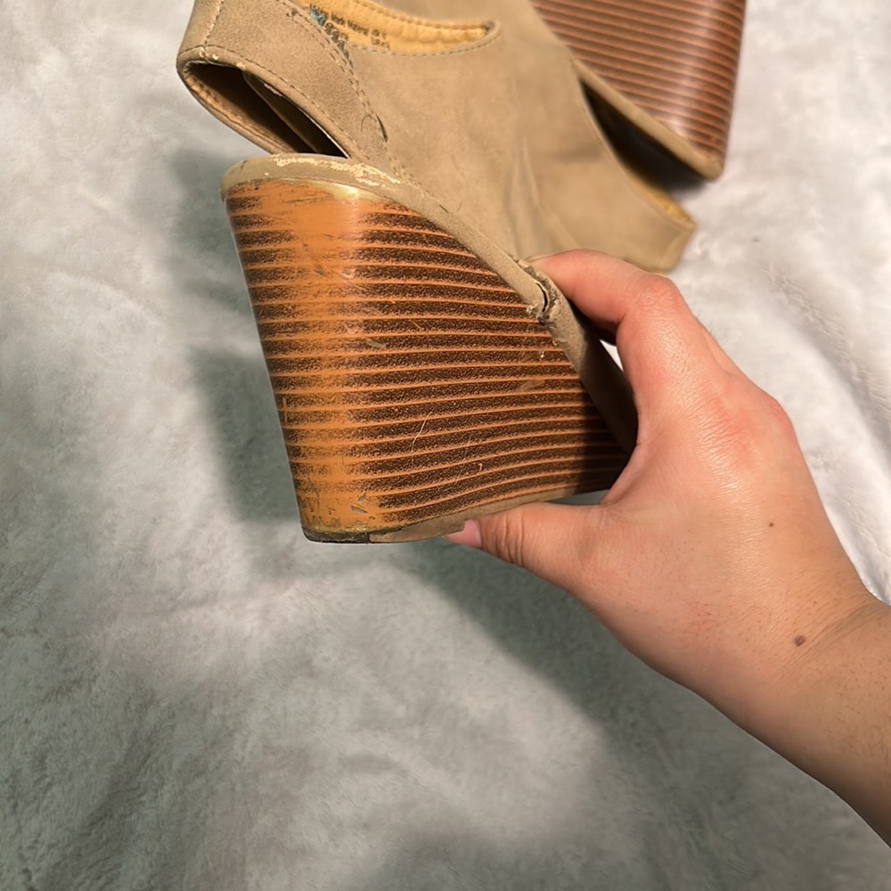 Heels - Picture 2 of 7